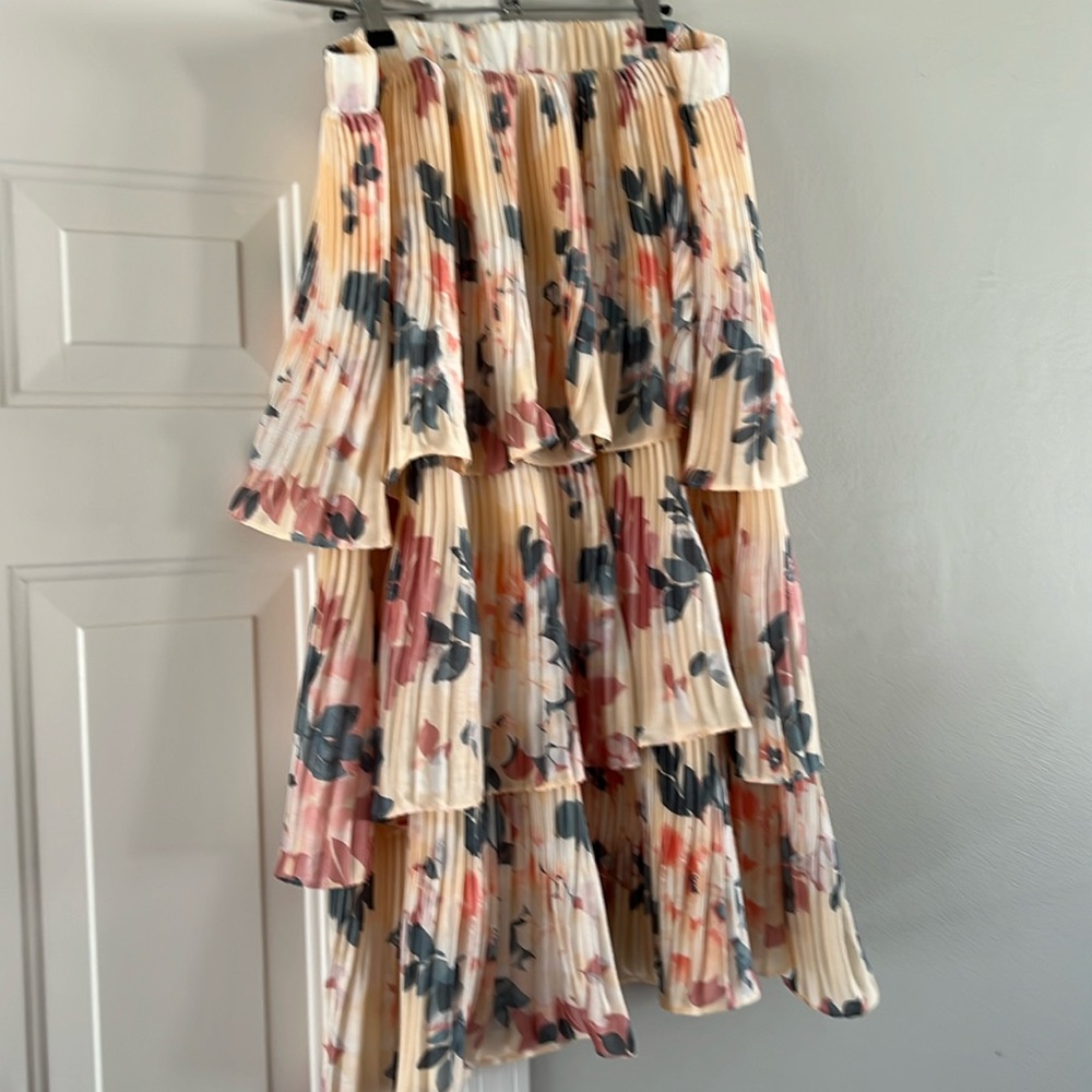 Floral tiered skirt pleated